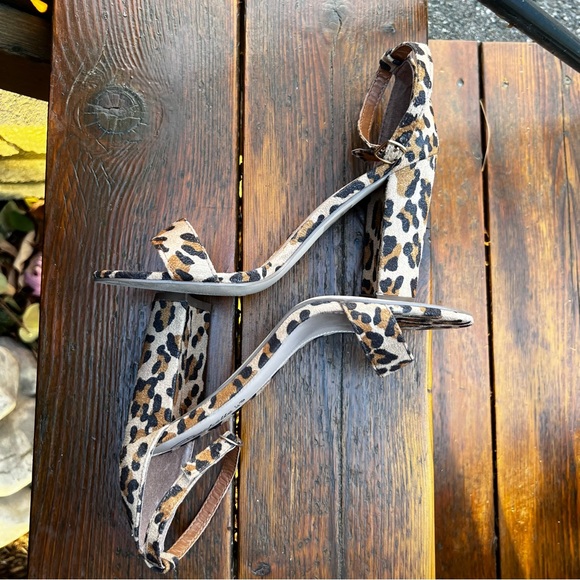 BRECKELLE'S LEOPARD PRINT SANDALS HEELS SIZE 7.5 - Picture 6 of 13